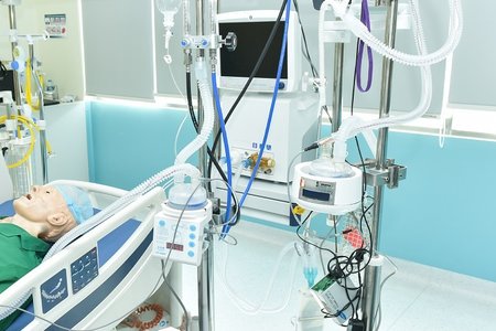Việt Nam chế tạo thành công máy oxy dòng cao điều trị COVID-19