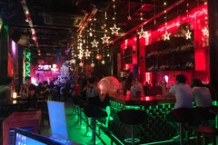 Nghệ An mở cửa trở lại quán bar, karaoke, massage, vũ trường