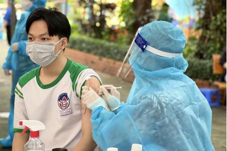 Gần 40.000 trẻ em được tiêm vaccine ngừa Covid-19 trong 2 ngày