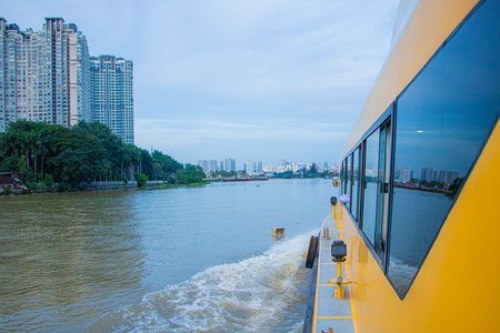 TP.HCM: Ngắm thành phố trên sông bằng Waterbus