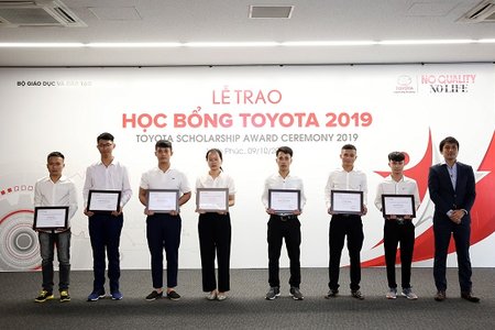 Toyota Việt Nam trao tặng 200 học bổng hỗ trợ sinh viên ngành kỹ thuật và âm nhạc