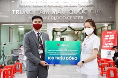 VPBank trao tặng 100 triệu đồng, hỗ trợ bệnh nhi khó khăn tại Viện Huyết học và Truyền máu TW