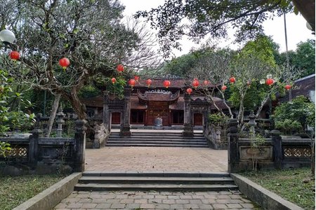 Về với đền Sóc đầu năm để đón lấy hào khí ngút trời