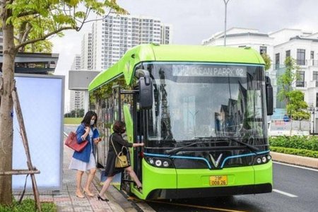 Hà Nội sắp có thêm tuyến xe buýt điện cho người khuyết tật