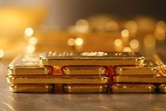 Giá vàng gần ngưỡng 70 triệu đồng/lượng