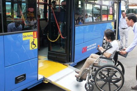 Tạo điều kiện để người khuyết tật tham gia vào các hoạt động giao thông vận tải công cộng
