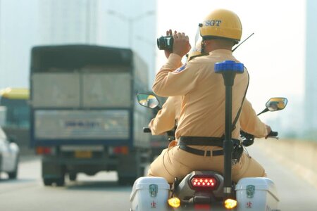Cảnh sát giao thông mở rộng tuần tra lưu động ở Hà Nội, TP HCM