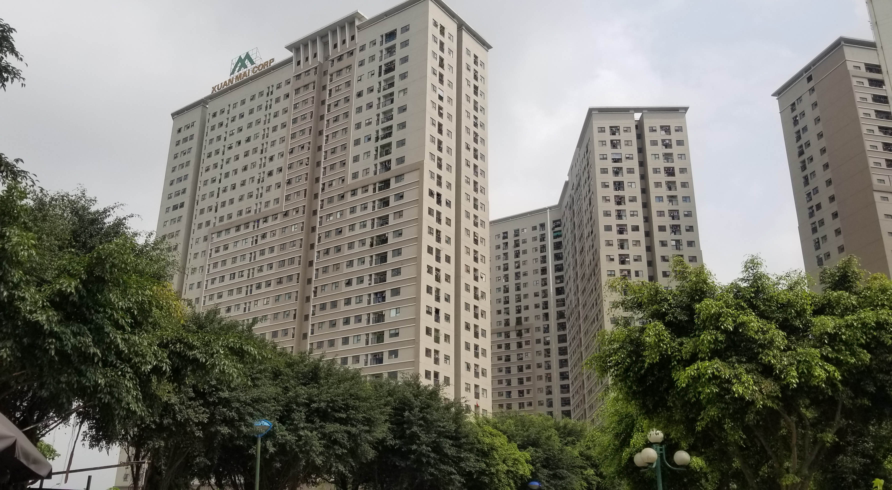 Chấm dứt tai nạn trẻ rơi chung cư: Trách nhiệm của chủ đầu tư hay cha mẹ?