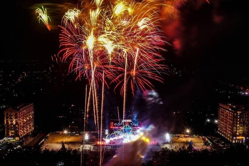 Thanh Hóa rực rỡ pháo hoa đêm khai mạc Lễ hội du lịch Biển 2021