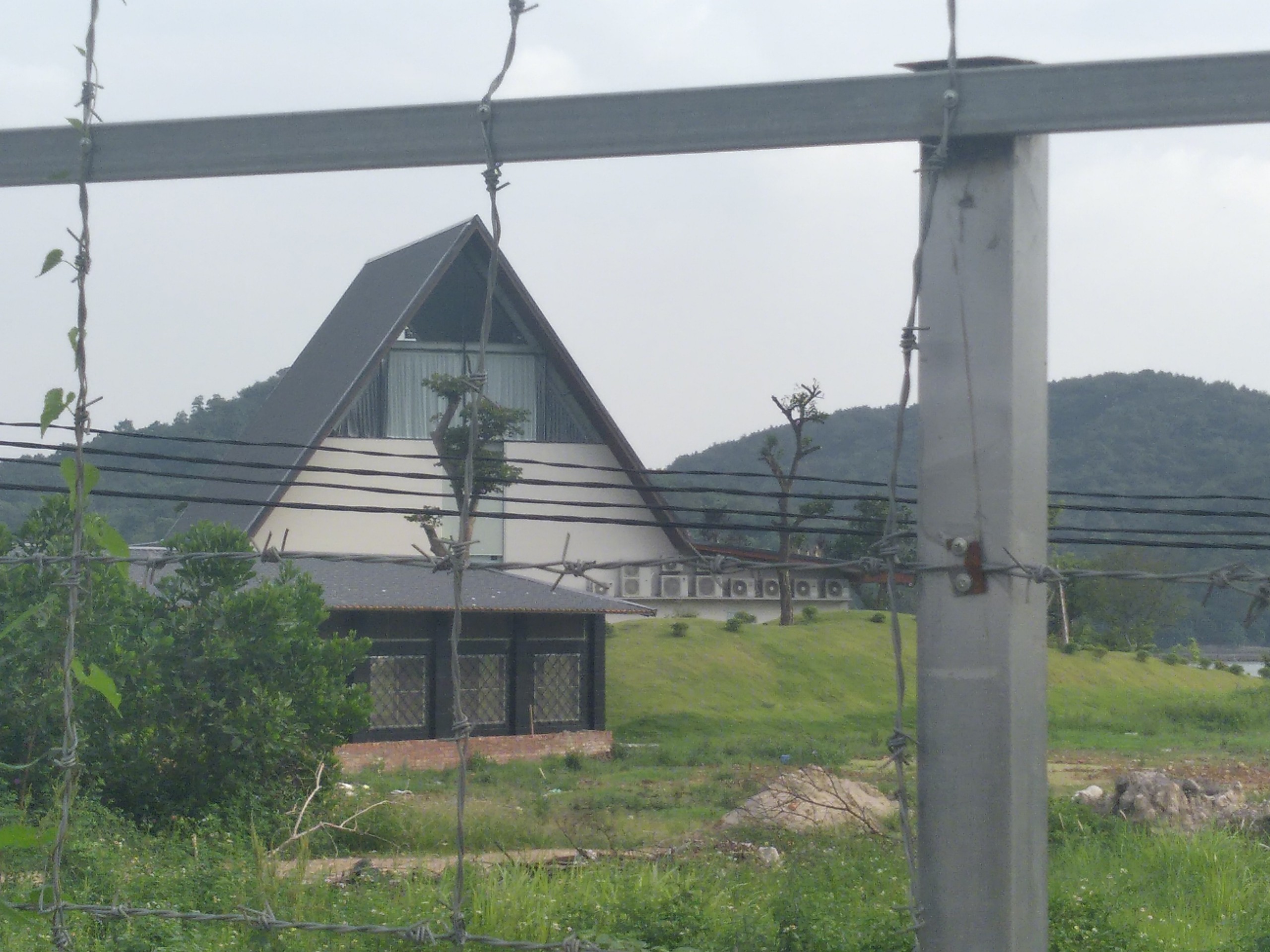 Sóc Sơn (Hà Nội): Dự án cải tạo chuồng gà “biến hóa kỳ diệu” thành khu du lịch
