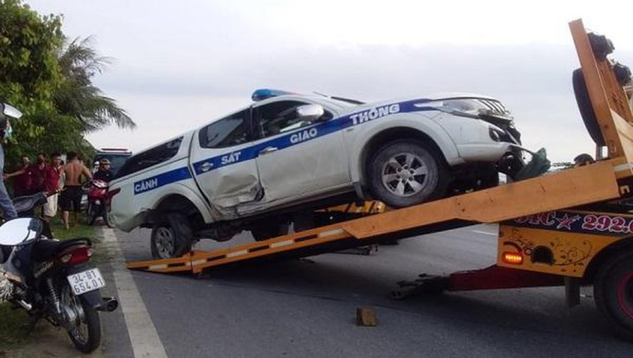Xe tuần tra CSGT gây tai nạn khiến nữ sinh 14 tuổi tử vong