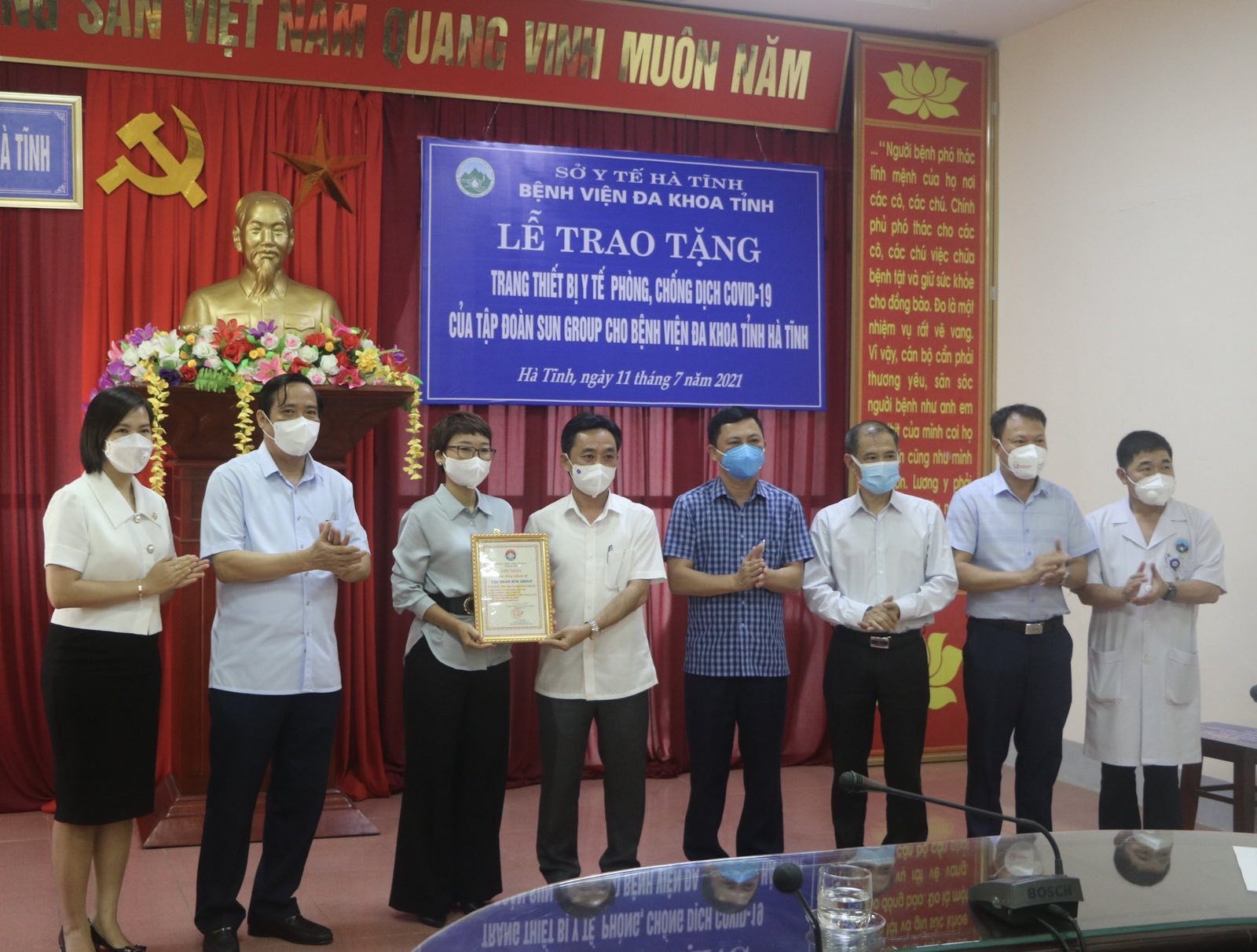 Sun Group tặng trang thiết bị y tế phòng chống dịch Covid-19 trị giá hơn 31 tỷ đồng cho Hà Tĩnh