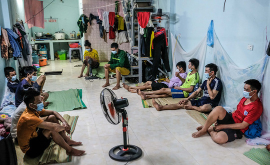 Người ngoại tỉnh ở Hà Nội không nơi cư trú được hỗ trợ trong những ngày giãn cách