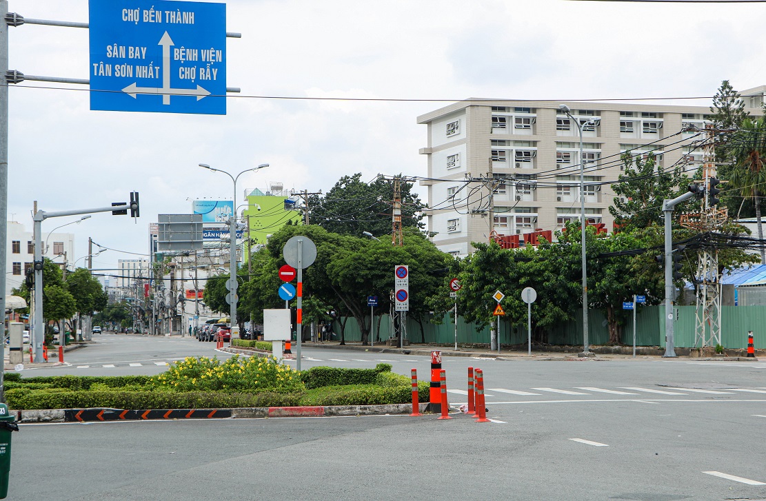 Ghi nhanh ngày đầu tiên TP.HCM siết chặt kiểm soát, ''Ai ở đâu ở yên đó''