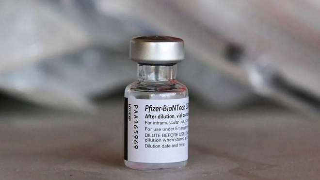 Pfizer trở thành vaccine Covid đầu tiên được FDA phê chuẩn đầy đủ