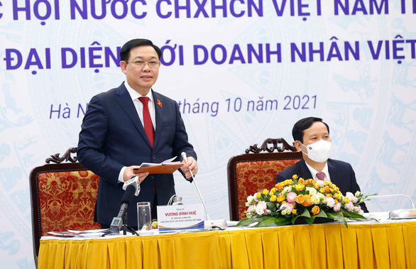 Chủ tịch Quốc hội gặp gỡ đại diện của các doanh nhân Việt Nam