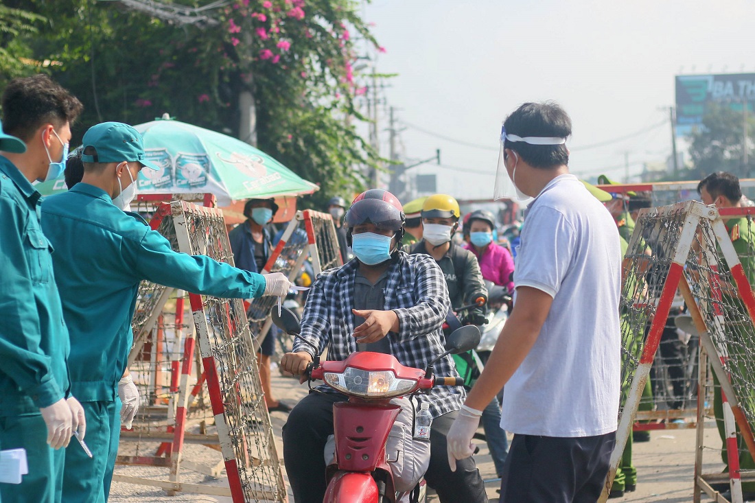 Thực hiện thống nhất trên toàn quốc Quy định tạm thời trong việc phòng chống dịch COVID-19