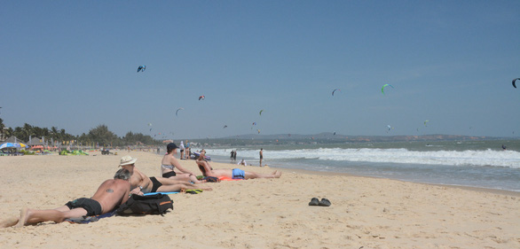 Miễn giảm nhiều khoản thuế cho người dân và doanh nghiệp