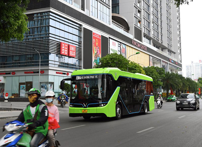 Hành trình tuyến bus điện đầu tiên ở Hà Nội như thế nào?