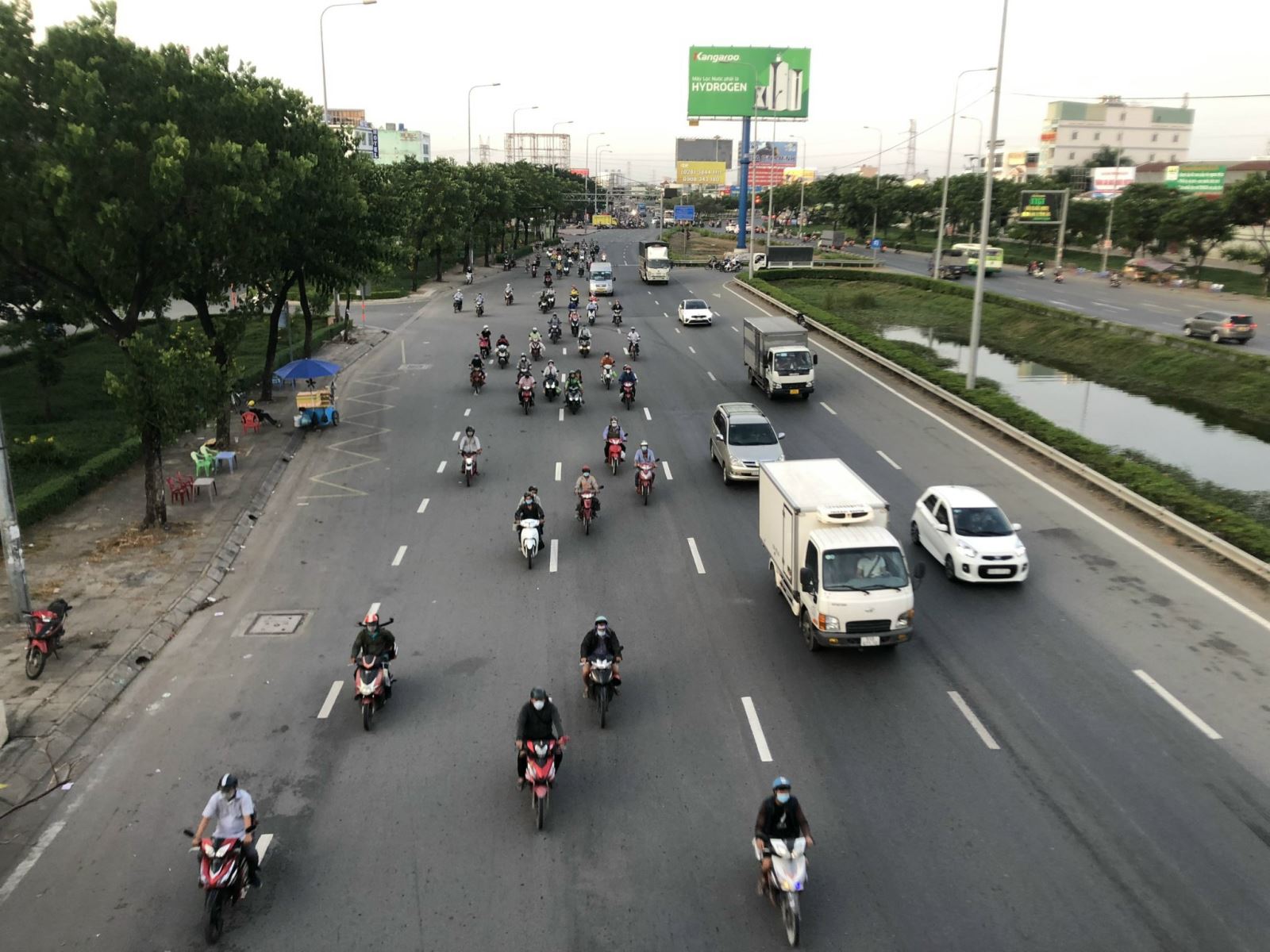 Nghỉ Tết Dương lịch 2022: Nơi giao thông ùn ứ vì dân về quê, nơi vắng lặng đìu hiu