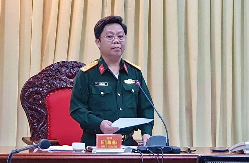 Đại tá Lê Tuấn Hiền – Chính ủy Bộ Chỉ huy quân sự tỉnh Gia Lai chủ trì họp báo thông tin về vụ việc.