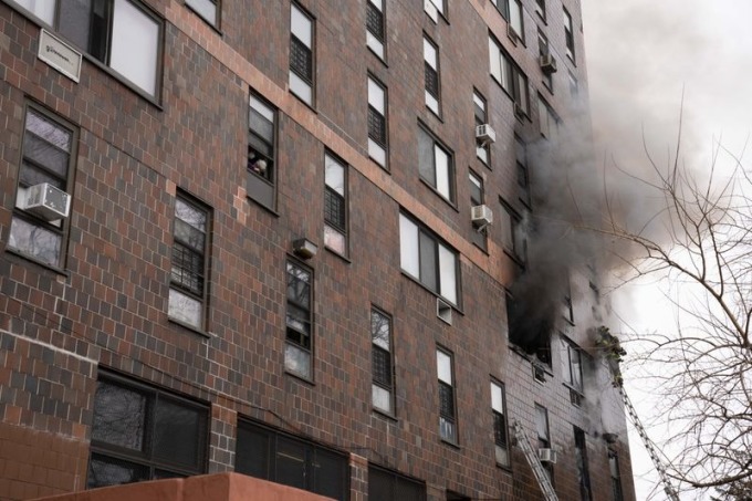 Cháy chung cư khiến 19 người thiệt mạng: Chỉ câu nói của cậu bé 12 tuổi đã cứu sống người hàng xóm