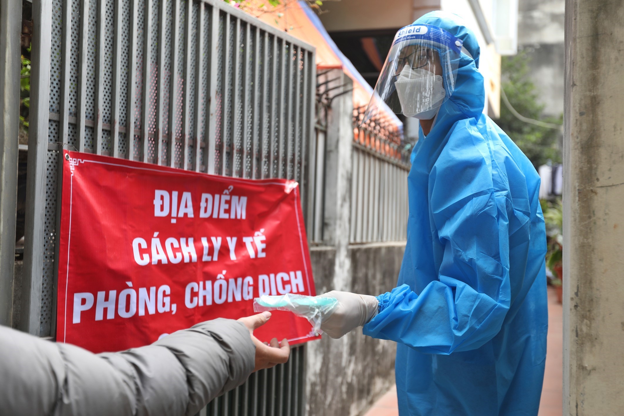 Quy định mới nhất: F0 điều trị tại nhà được dỡ bỏ cách ly sau 7 ngày | Y tế  | Vietnam+ (VietnamPlus)