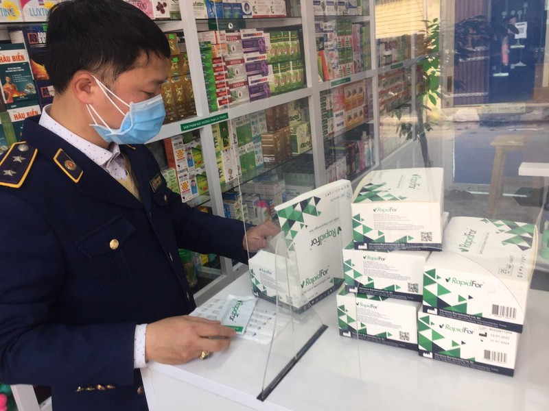 Thu giữ trên 5.000 kit test tại Hà Nội, gần 1.000 viên thuốc 'chữa COVID-19' không rõ xuất xứ tại Hải Dương ảnh 1