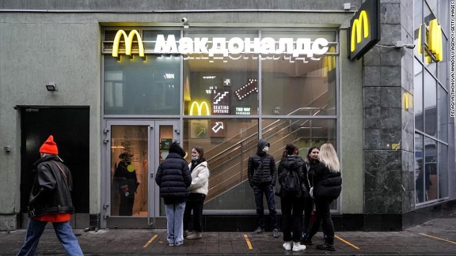 McDonald, Starbucks và Coca-Cola rời Nga
