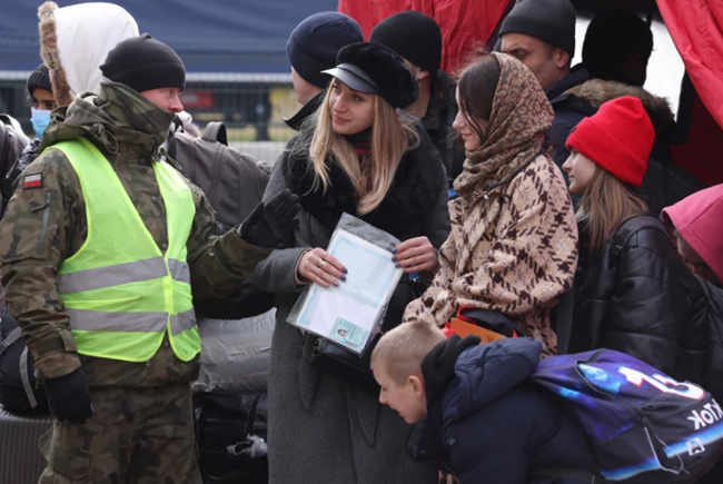 Phụ nữ và trẻ em Ukraine đối mặt với nạn buôn người bên kia biên giới