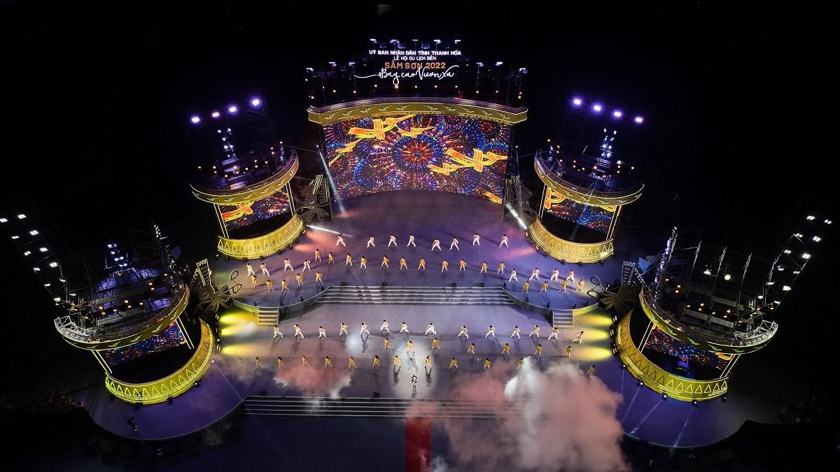 Cận cảnh ''bữa tiệc âm nhạc'' đỉnh cao khởi đầu mùa du lịch Sầm Sơn 2022