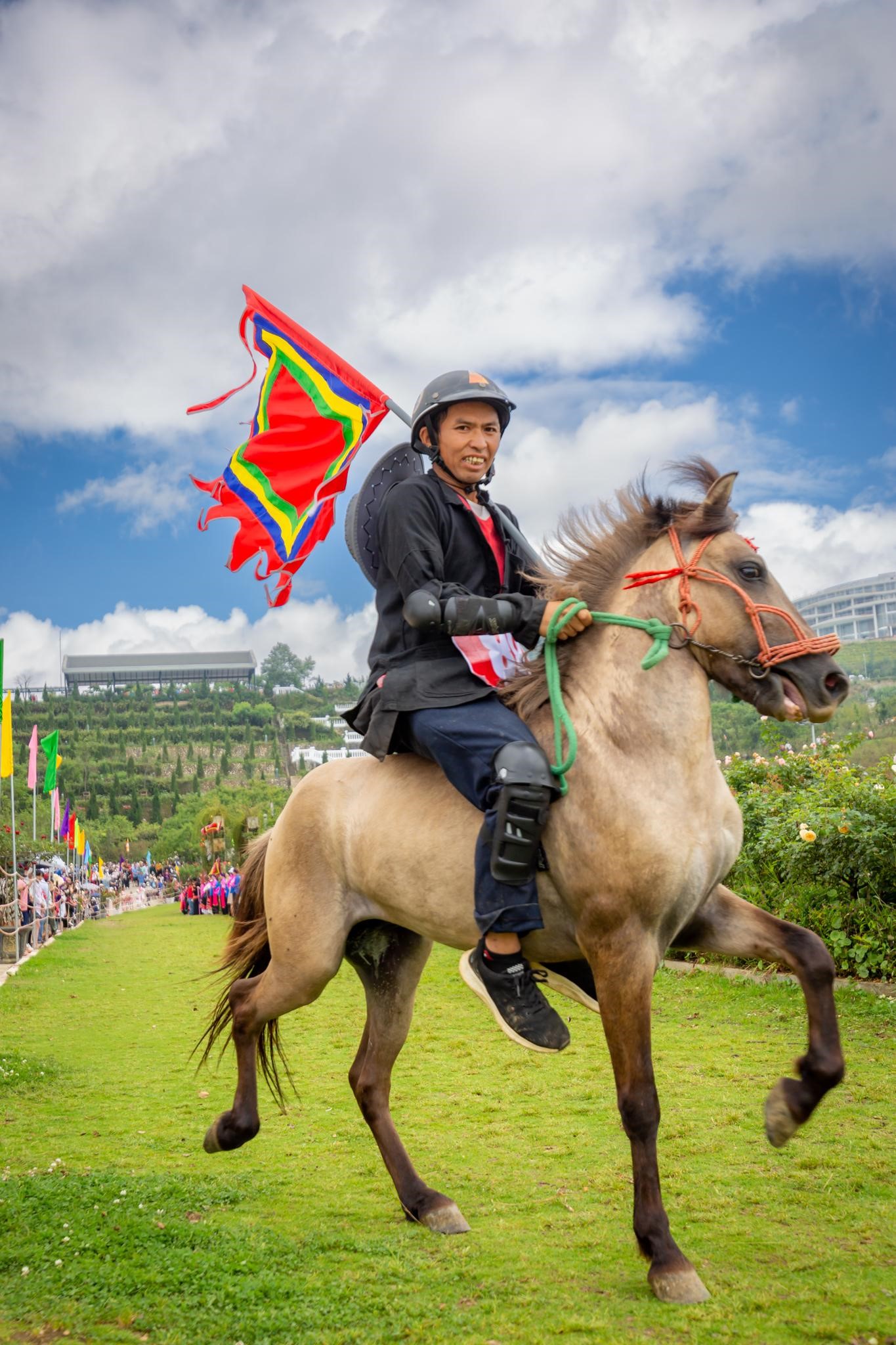 Tưng bừng sắc màu lễ hội vùng cao Tây Bắc trong mùa giải ''Vó ngựa trên mây'' lần thứ 5