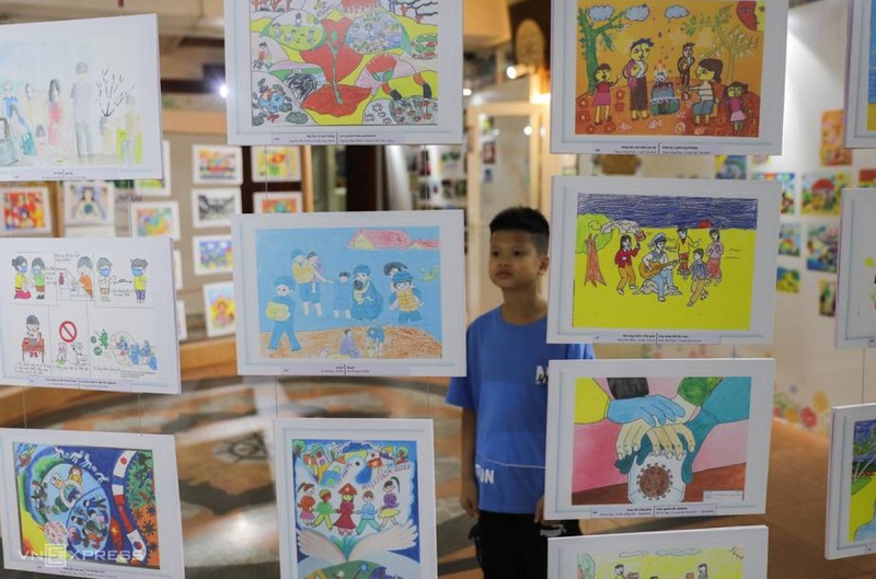 Triển lãm 400 bức tranh của trẻ em yếu thế tại TP Hồ Chí Minh
