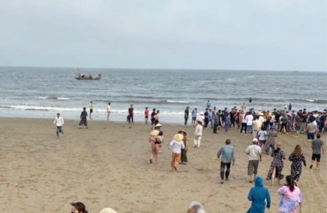 Bí thư Đảng ủy phường cứu được nhiều trẻ suýt đuối nước ngoài biển