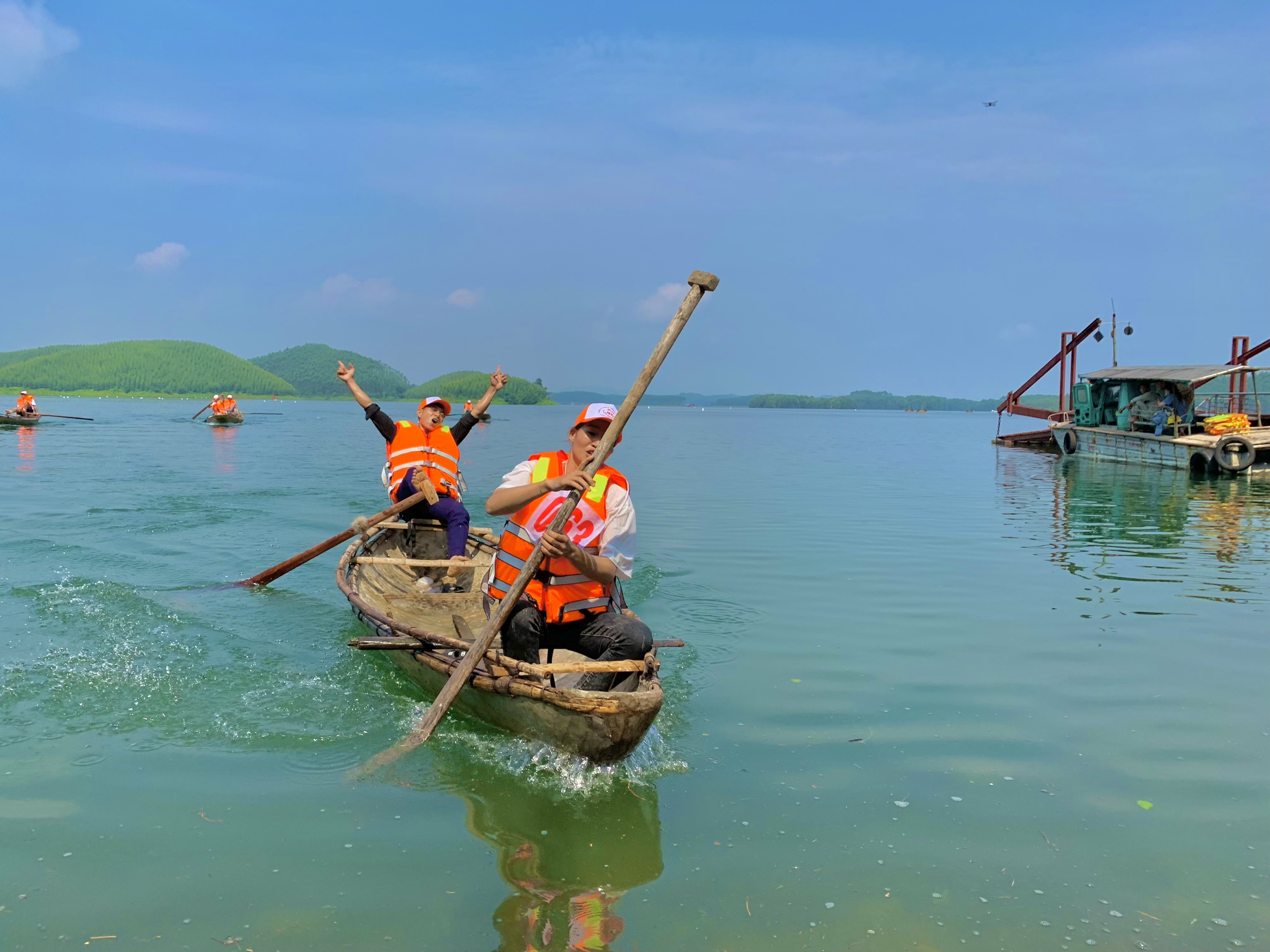 Hội đua thuyền ''Âm vang hồ Thác'' năm 2022 tại Yên Bái