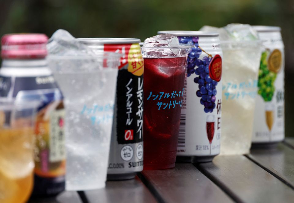 Các doanh nghiệp rượu Nhật Bản chuyển sang đồ uống không cồn để thu hút Gen Z