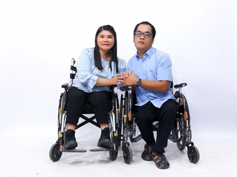 Cảm phục câu chuyện tình yêu cổ tích của cặp đôi khuyết tật