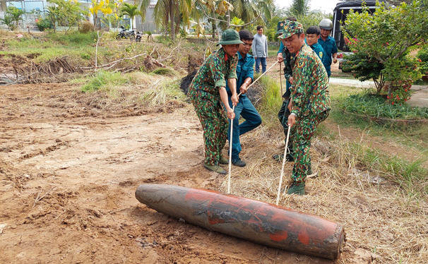 Đào đất xây nhà, phát hiện quả bom 250kg còn nguyên ngòi nổ