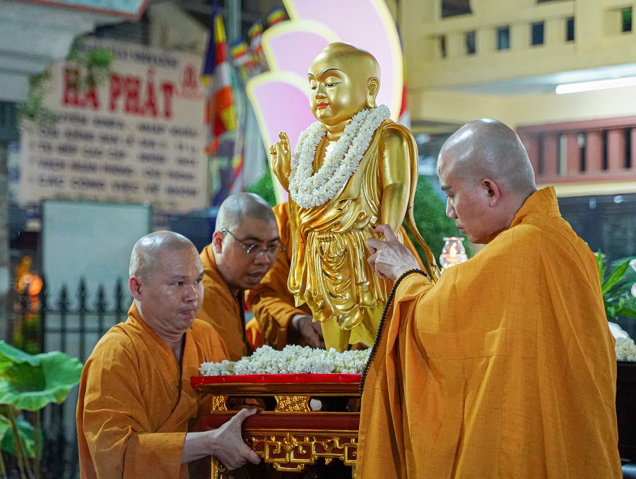 TP.HCM: Lễ rước kim thân Đức Phật đản sinh