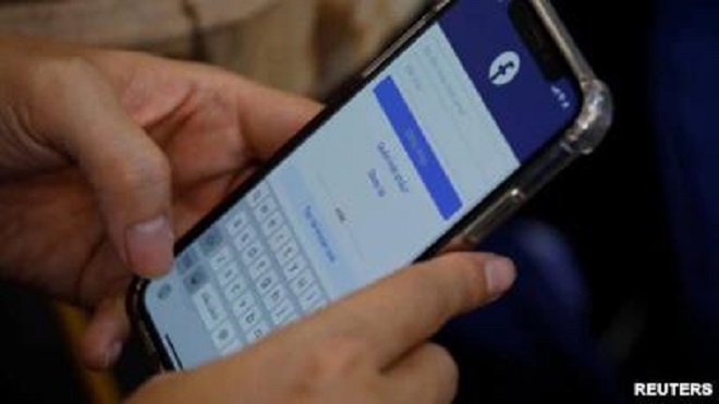 Người Việt Nam dùng 1/4 thời gian trên điện thoại để lướt Facebook
